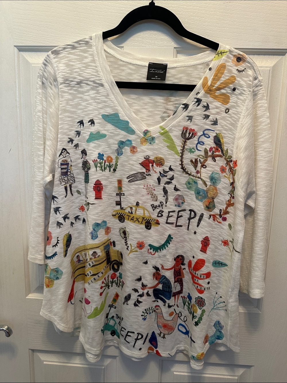 INoah Off-White V-Neck Long Sleeve Top with Colorful New York Motifs Size M